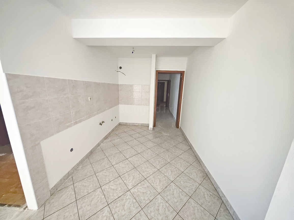 Njivice, appartamento in posizione eccellente con vista sul mare!