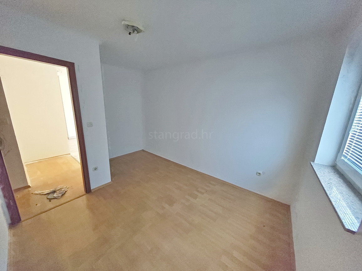 Njivice, appartamento in posizione eccellente con vista sul mare!