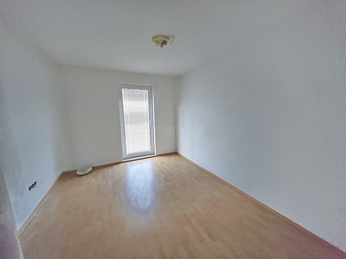 Njivice, appartamento in posizione eccellente con vista sul mare!