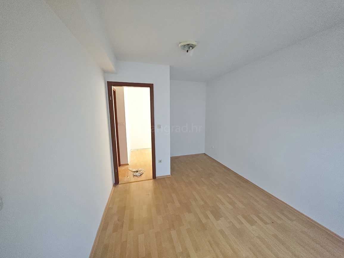 Njivice, appartamento in posizione eccellente con vista sul mare!