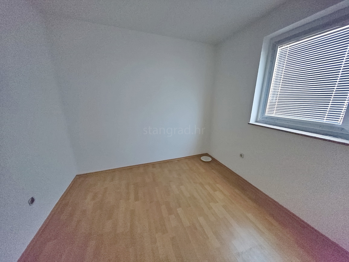 Njivice, appartamento in posizione eccellente con vista sul mare!