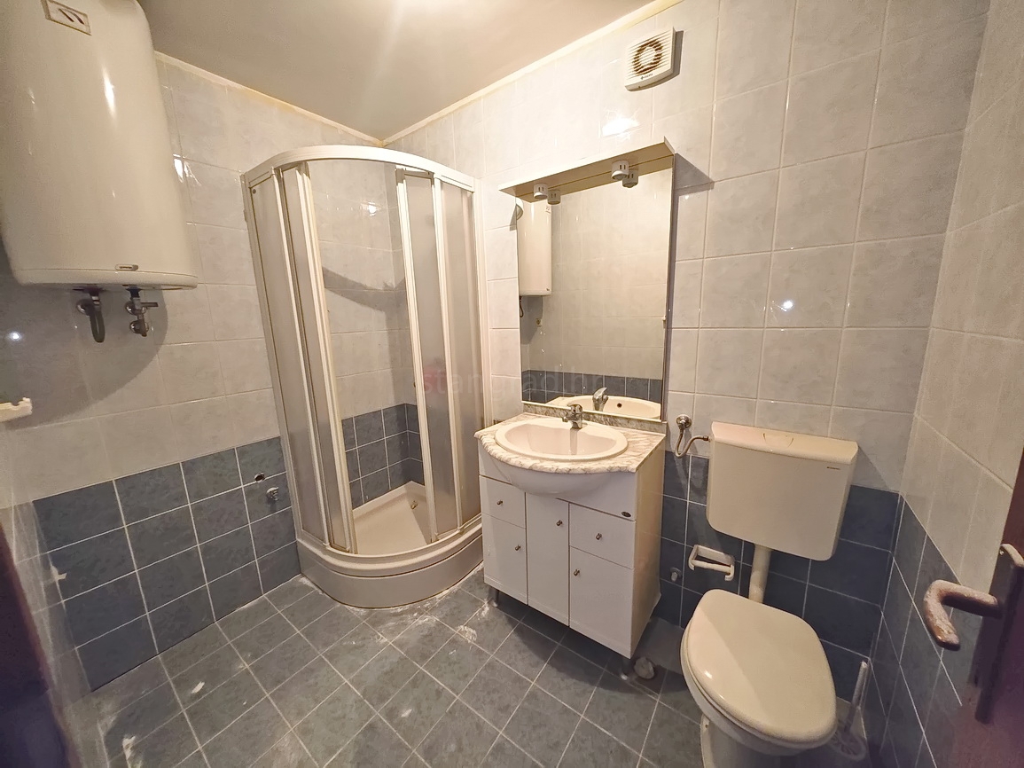 Njivice, appartamento in posizione eccellente con vista sul mare!