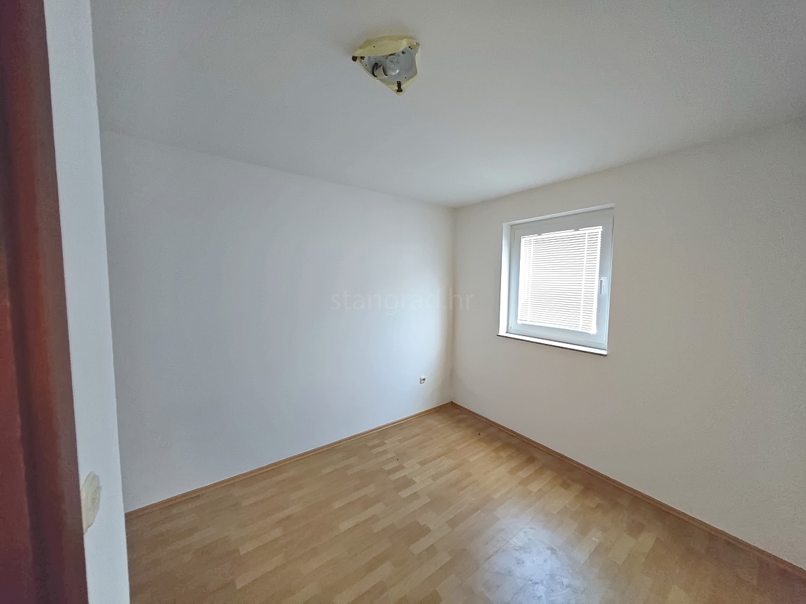 Njivice, appartamento in posizione eccellente con vista sul mare!