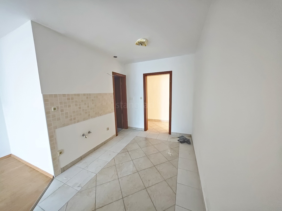 Njivice, appartamento in posizione eccellente con vista sul mare!