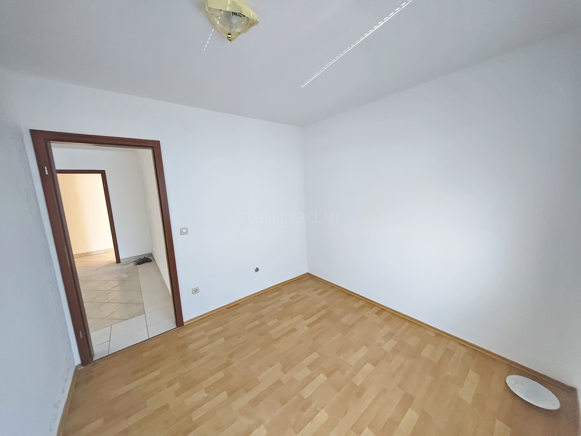 Njivice, appartamento in posizione eccellente con vista sul mare!