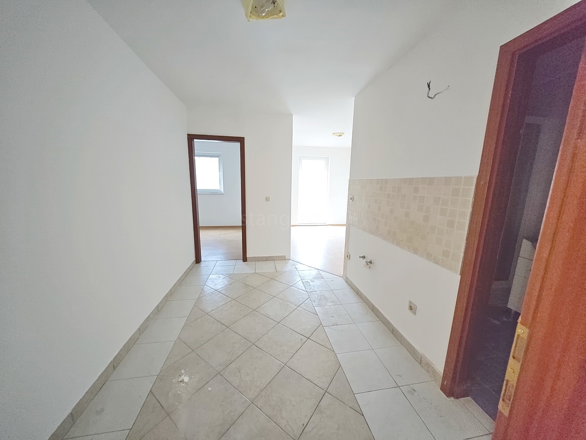 Njivice, appartamento in posizione eccellente con vista sul mare!