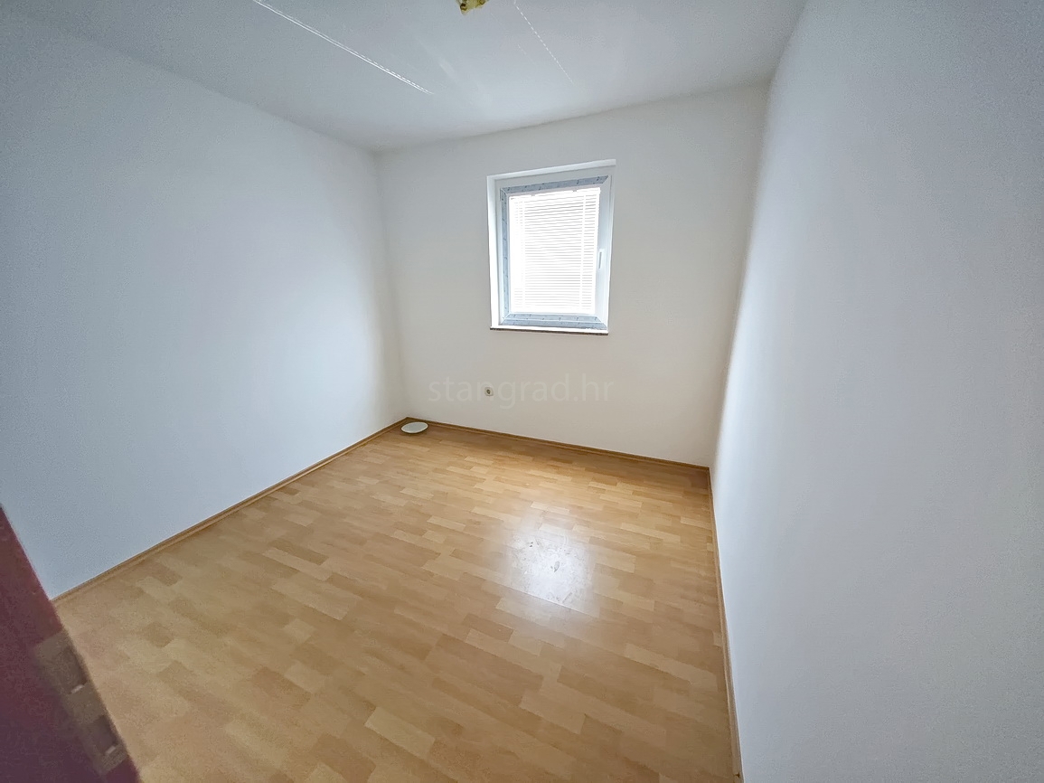 Njivice, appartamento in posizione eccellente con vista sul mare!