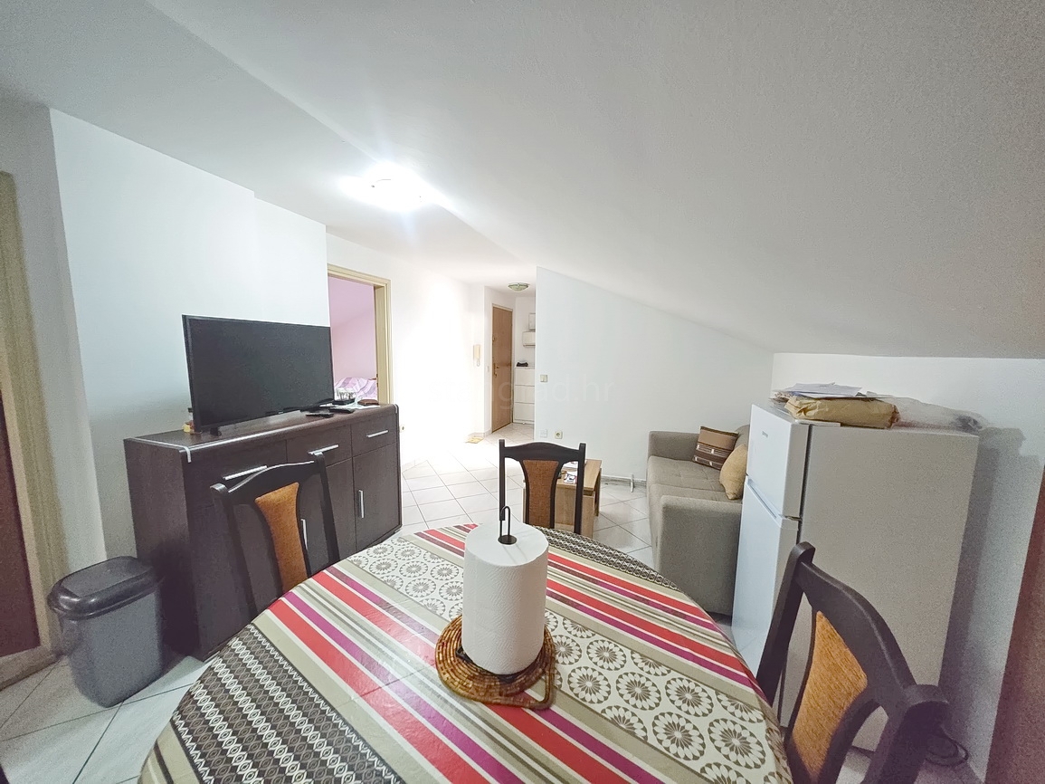 Malinska, appartamento con una camera da letto e vista mare!