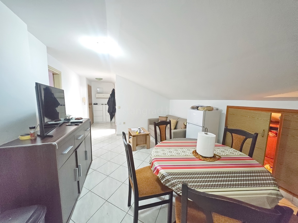 Malinska, appartamento con una camera da letto e vista mare!