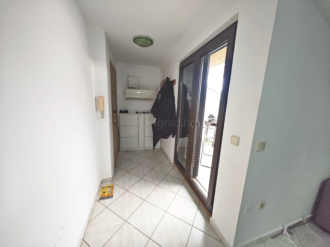 Malinska, appartamento con una camera da letto e vista mare!