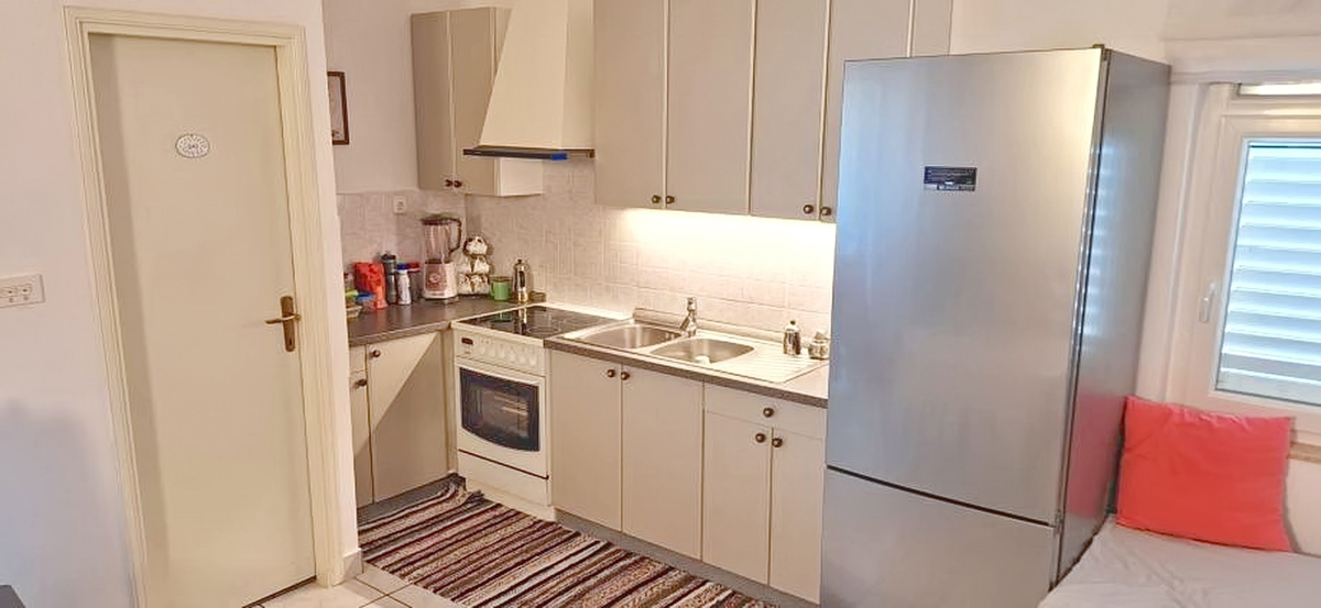 Malinska, appartamento completamente arredato al 2° piano, vicino al mare!