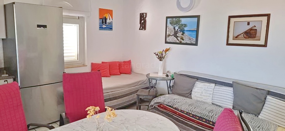 Malinska, appartamento completamente arredato al 2° piano, vicino al mare!