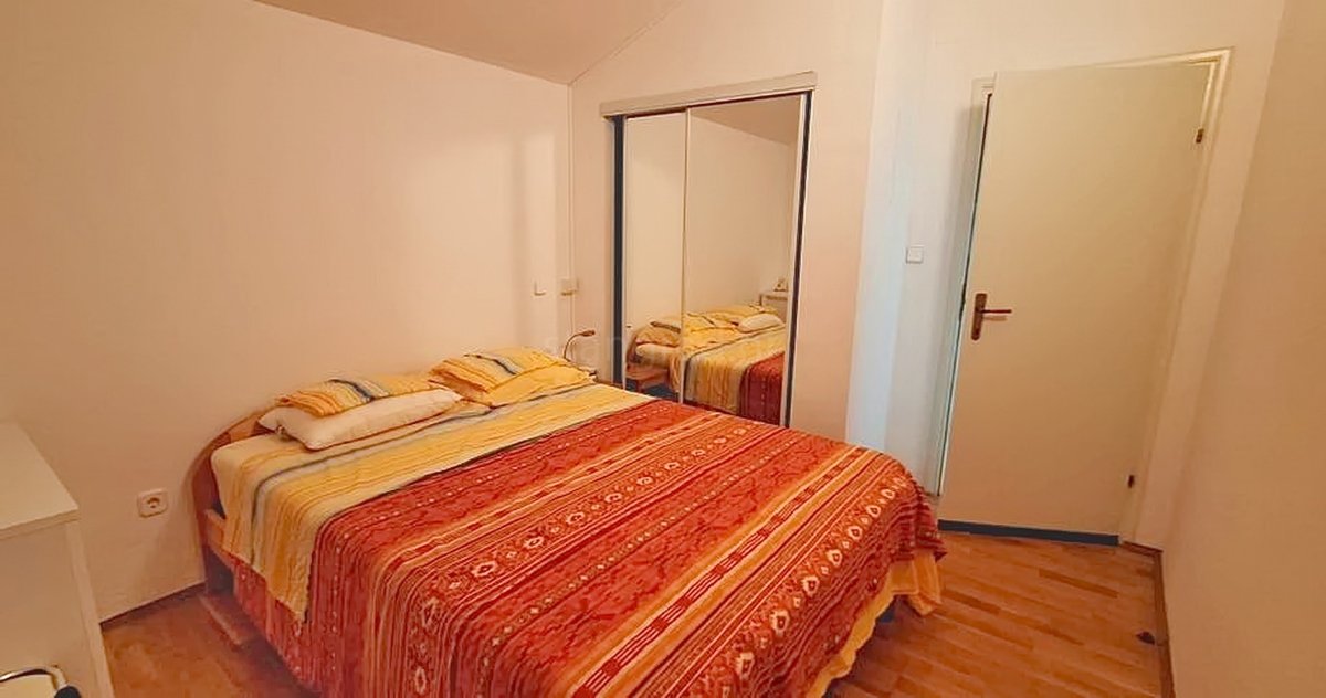 Malinska, appartamento completamente arredato al 2° piano, vicino al mare!