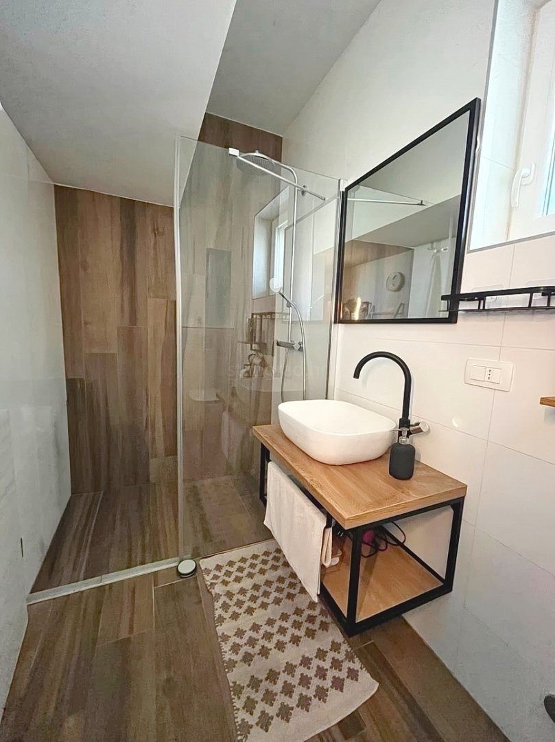 Malinska, moderno appartamento al piano terra con ampio giardino!