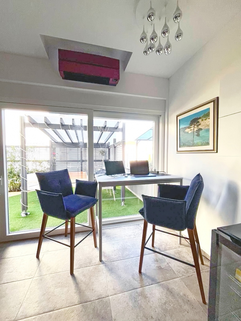 Malinska, moderno appartamento al piano terra con ampio giardino!