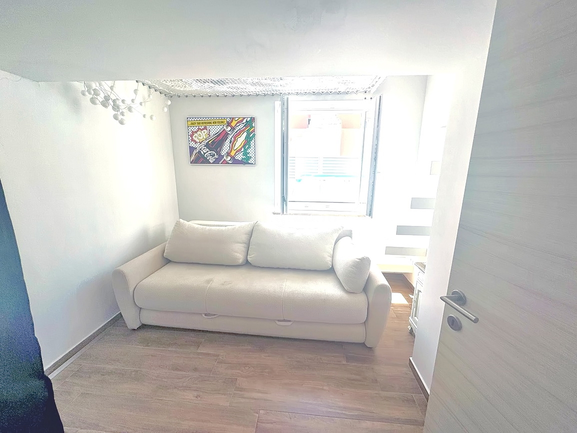 Malinska, moderno appartamento al piano terra con ampio giardino!