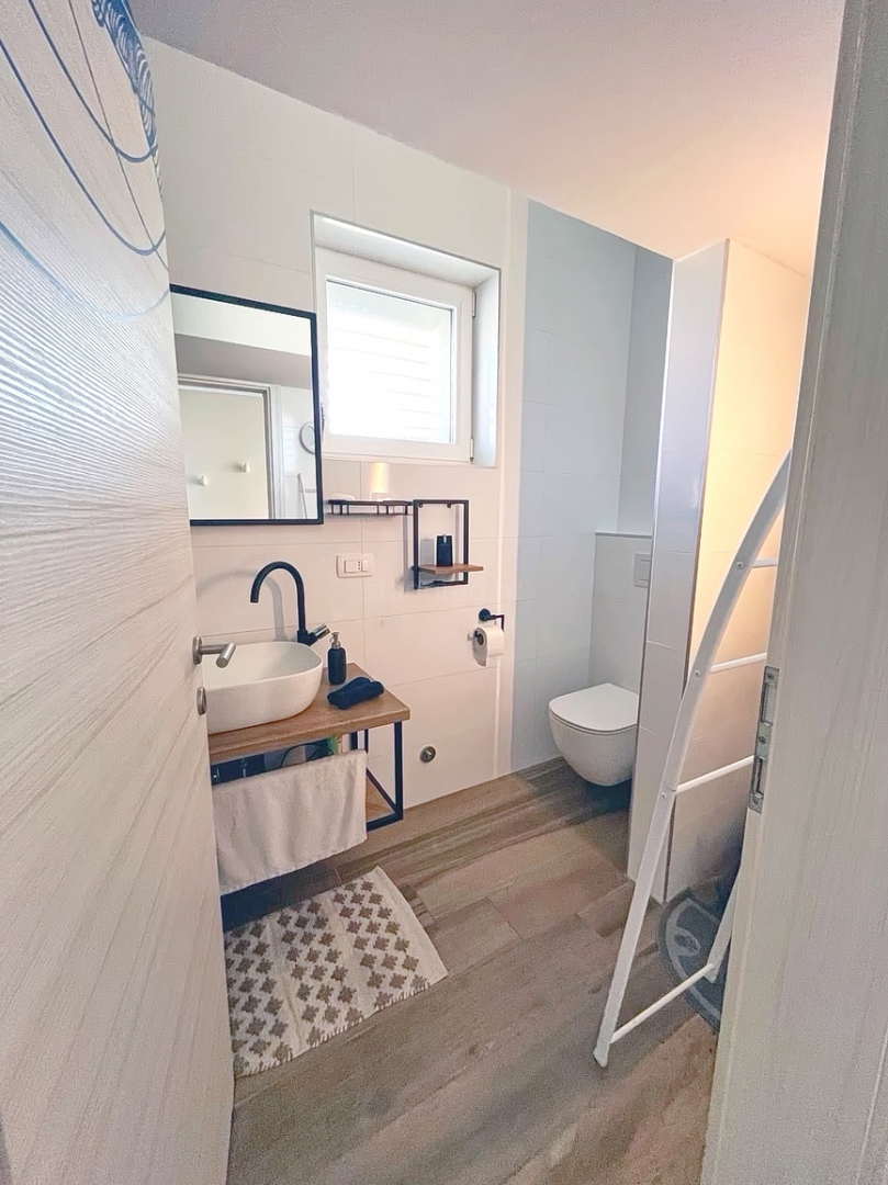 Malinska, moderno appartamento al piano terra con ampio giardino!