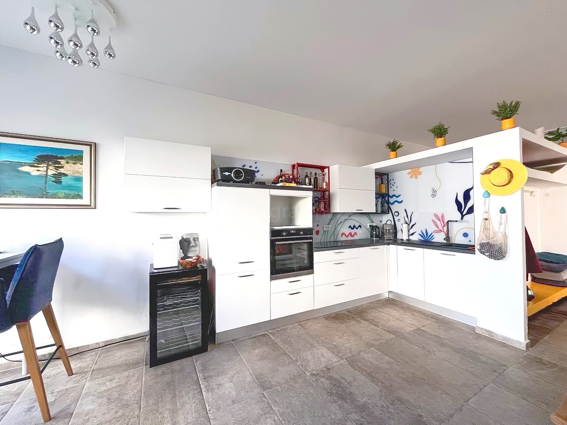 Malinska, moderno appartamento al piano terra con ampio giardino!