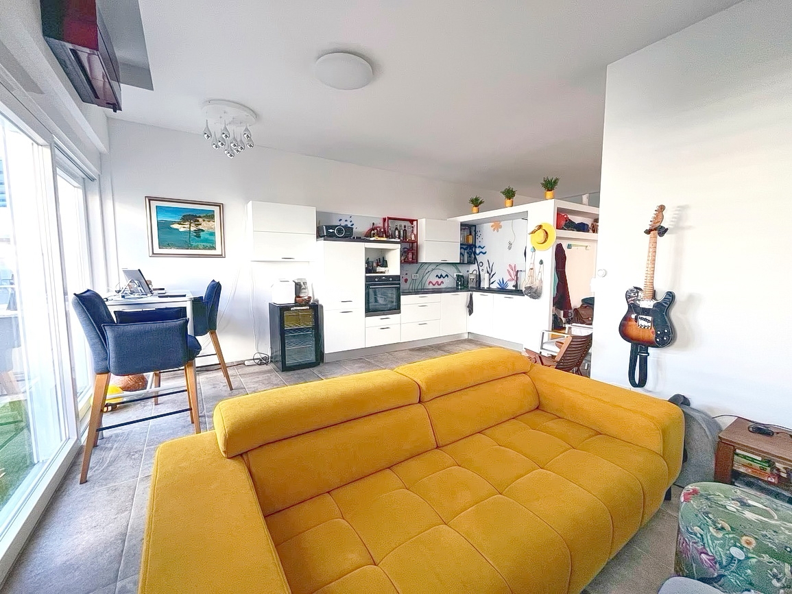 Malinska, moderno appartamento al piano terra con ampio giardino!