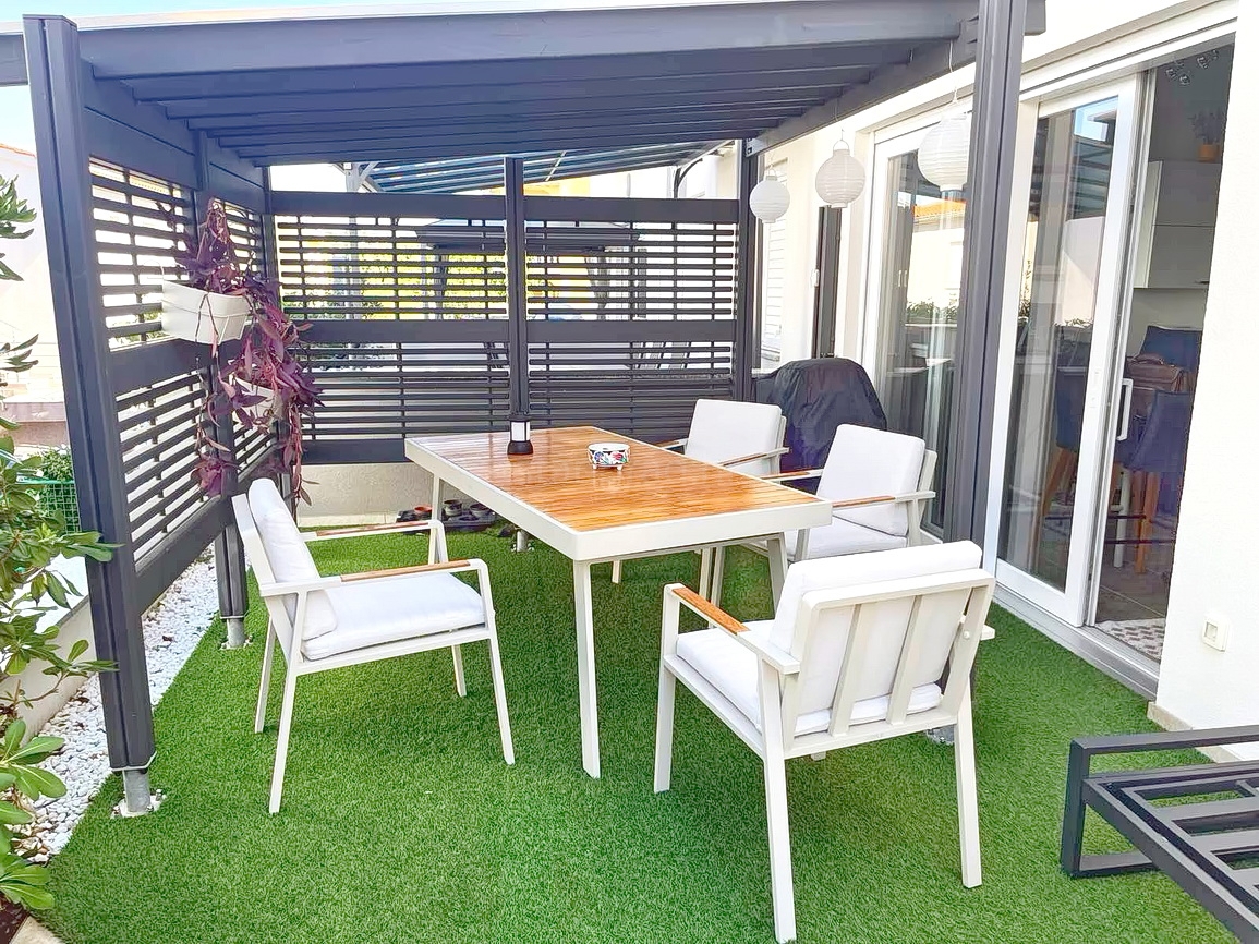 Malinska, moderno appartamento al piano terra con ampio giardino!