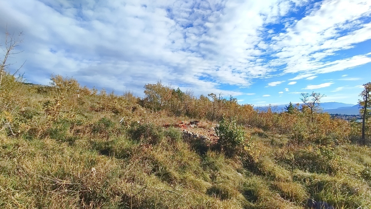 Crikvenica, terreno edificabile con documentazione di progetto!