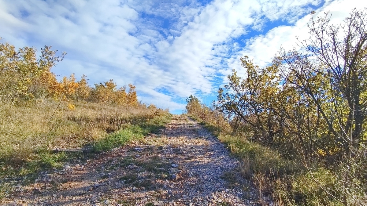 Crikvenica, terreno edificabile con documentazione di progetto!