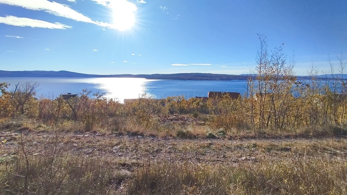 Crikvenica, terreno edificabile con documentazione di progetto!