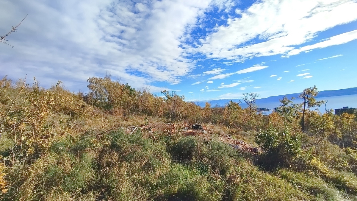 Crikvenica, terreno edificabile con documentazione di progetto!