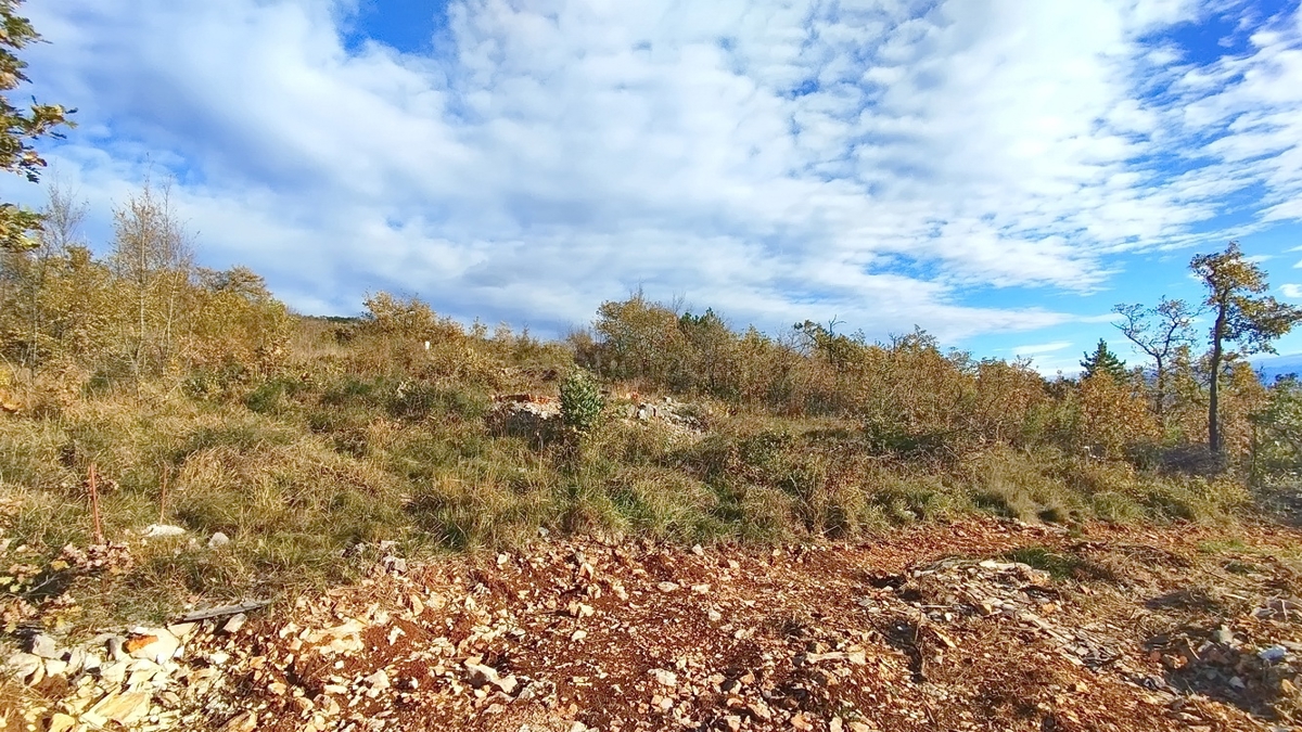 Crikvenica, terreno edificabile con documentazione di progetto!