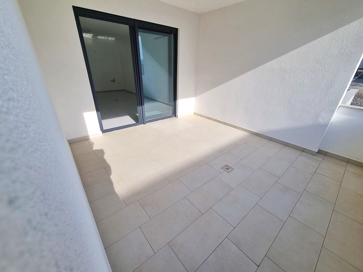 Novi Vinodolski, nuovo appartamento al piano terra con giardino!