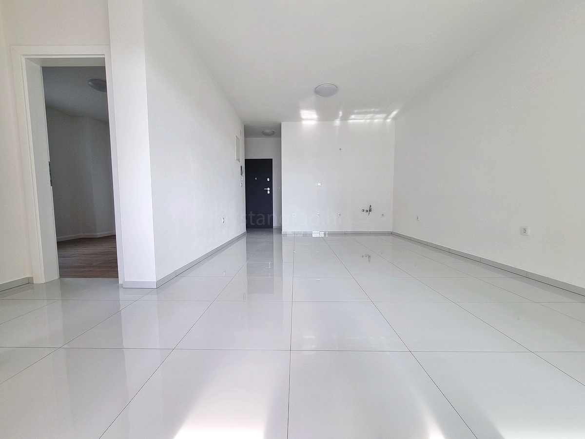 Novi Vinodolski, nuovo appartamento al piano terra con giardino!