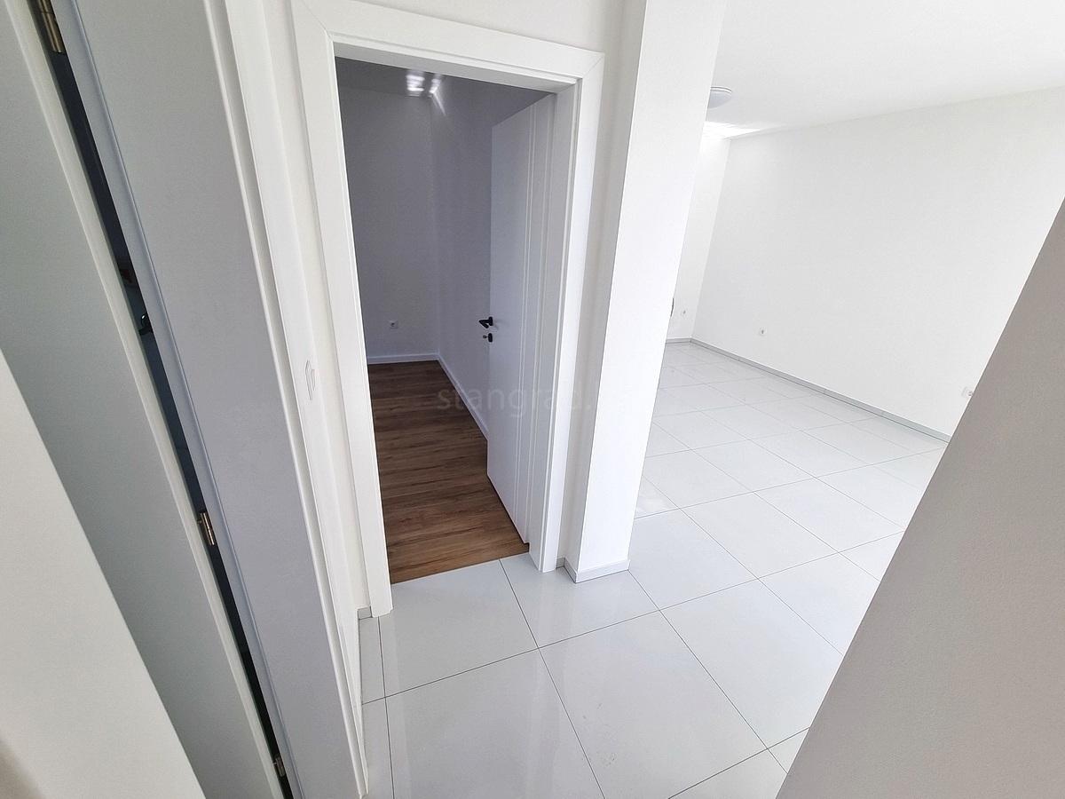 Novi Vinodolski, nuovo appartamento al piano terra con giardino!