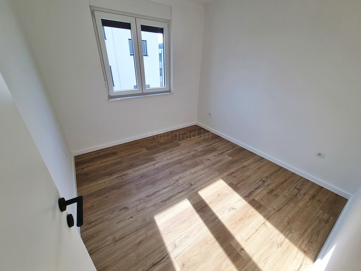 Novi Vinodolski, nuovo appartamento al piano terra con giardino!