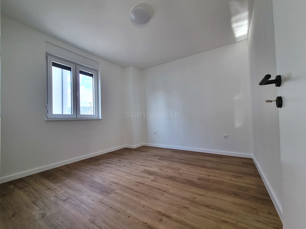 Novi Vinodolski, nuovo appartamento al piano terra con giardino!