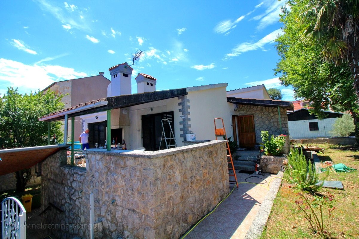 Malinska, casa con ristorazione vicino al mare, IN VENDITA !!