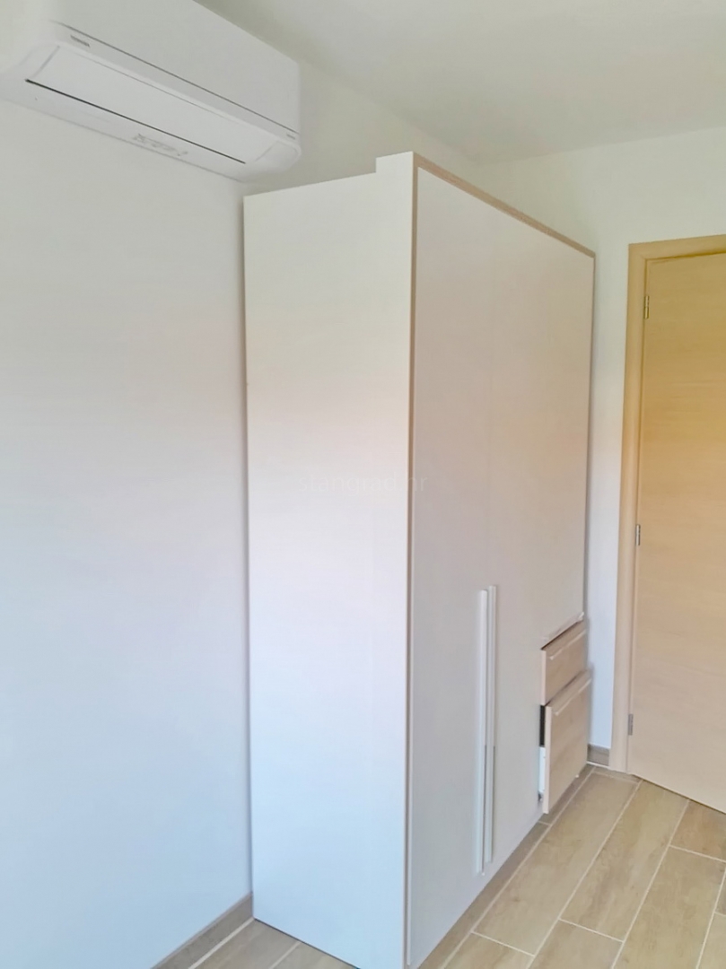 Malinska, nuovo appartamento duplex con piscina, a 200 m dal mare !!