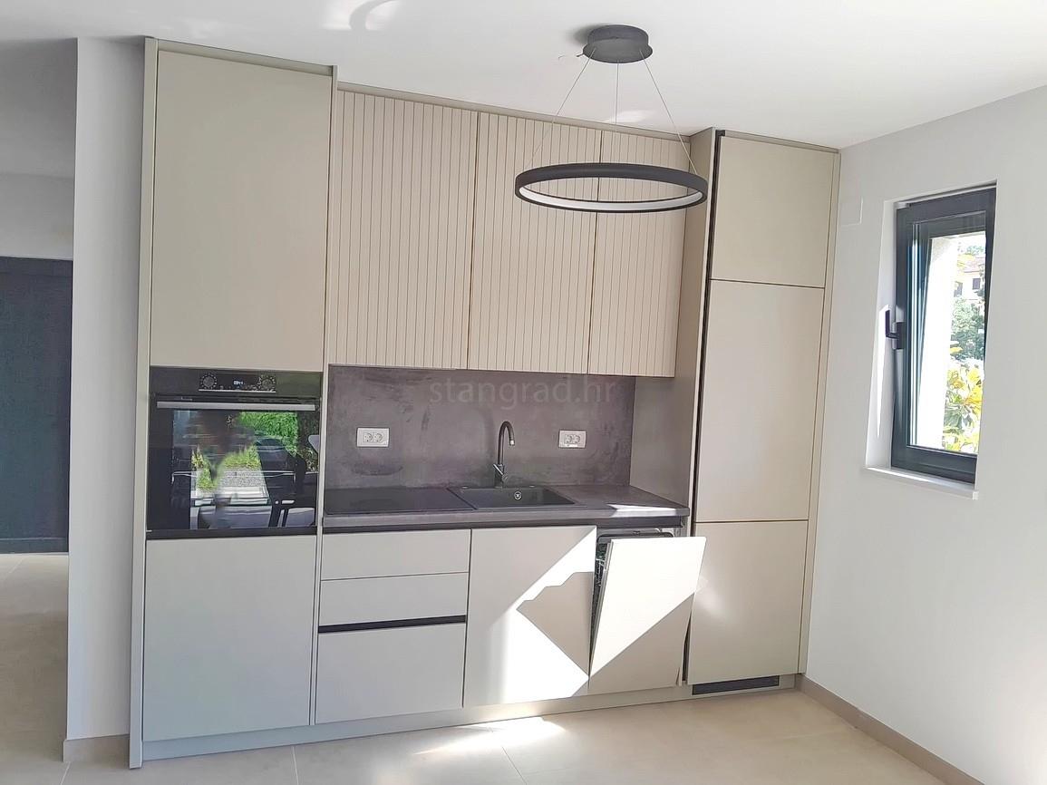 Malinska, nuovo appartamento duplex con piscina, a 200 m dal mare !!