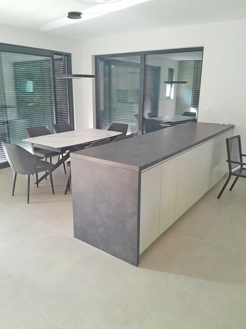 Malinska, nuovo appartamento duplex con piscina, a 200 m dal mare !!