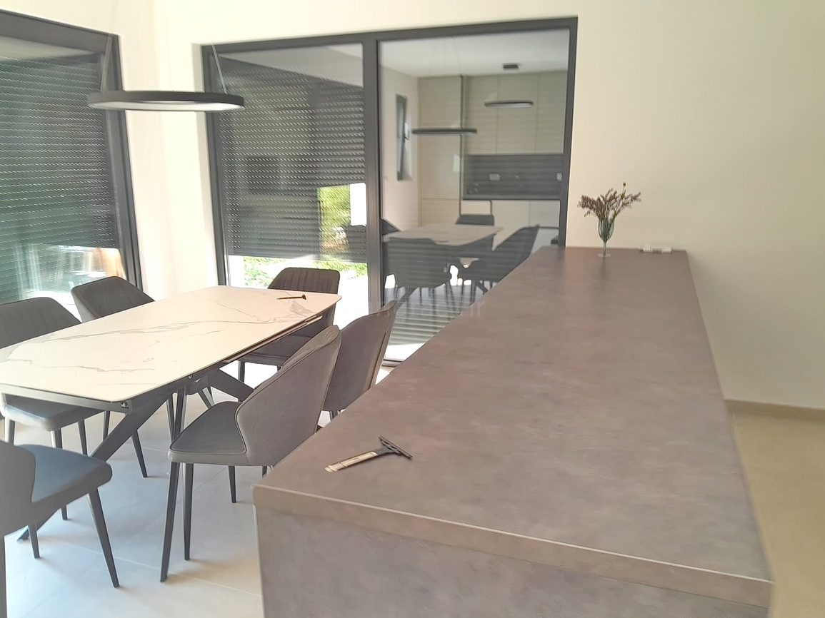Malinska, nuovo appartamento duplex con piscina, a 200 m dal mare !!