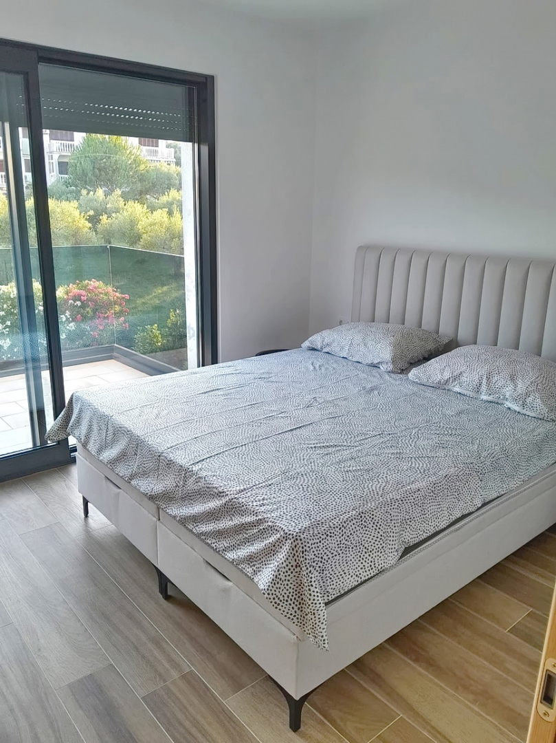 Malinska, nuovo appartamento duplex con piscina, a 200 m dal mare !!