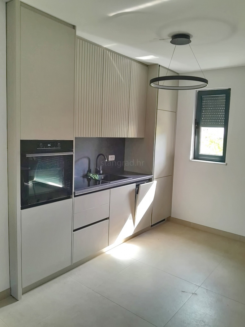 Malinska, nuovo appartamento duplex con piscina, a 200 m dal mare !!