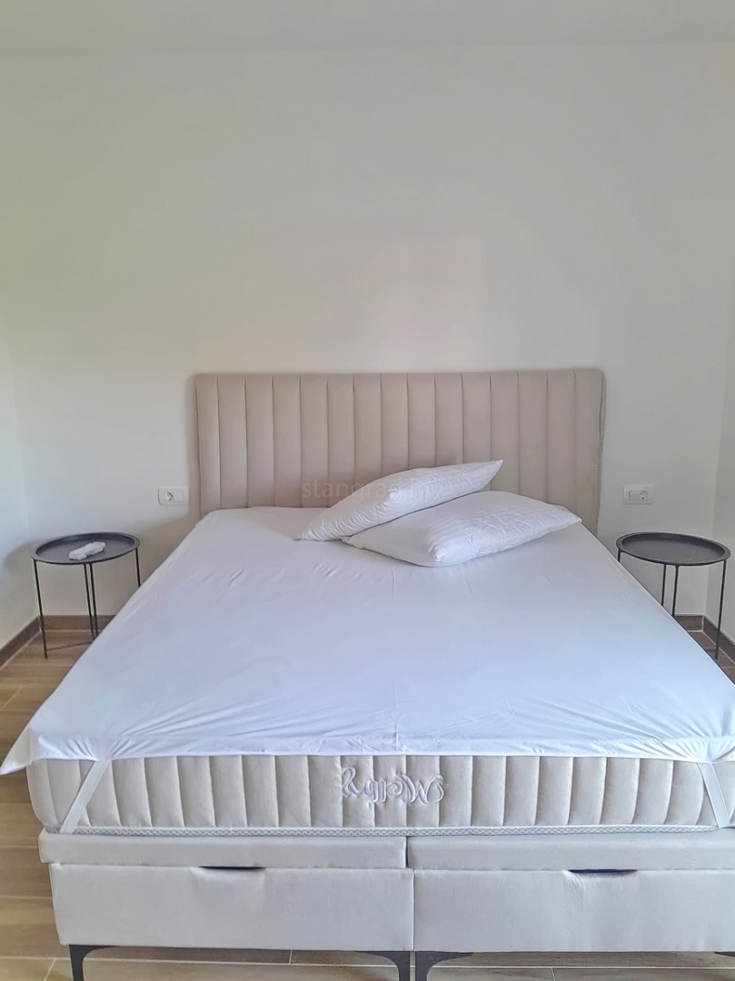 Malinska, nuovo appartamento duplex con piscina, a 200 m dal mare !!