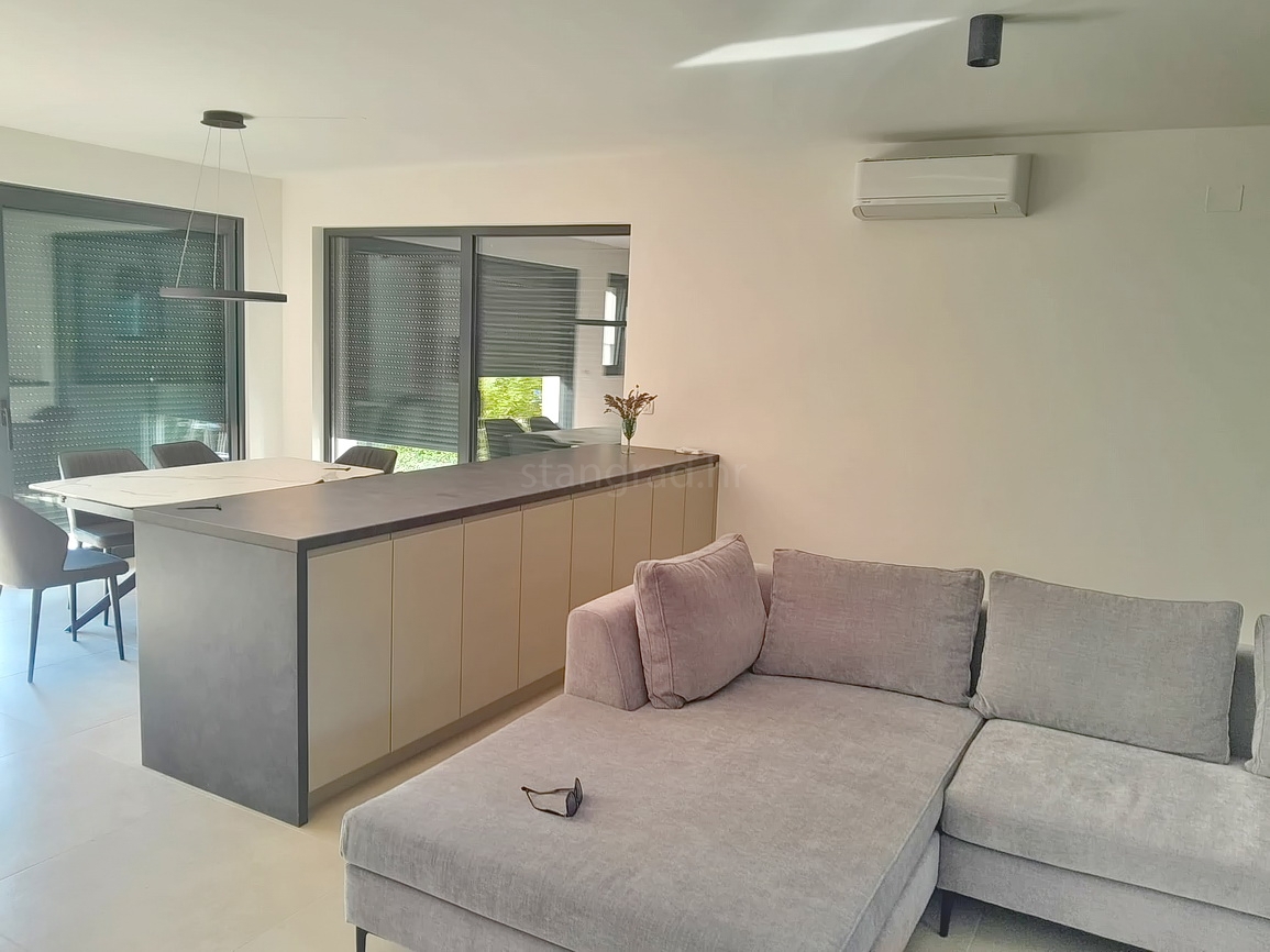 Malinska, nuovo appartamento duplex con piscina, a 200 m dal mare !!