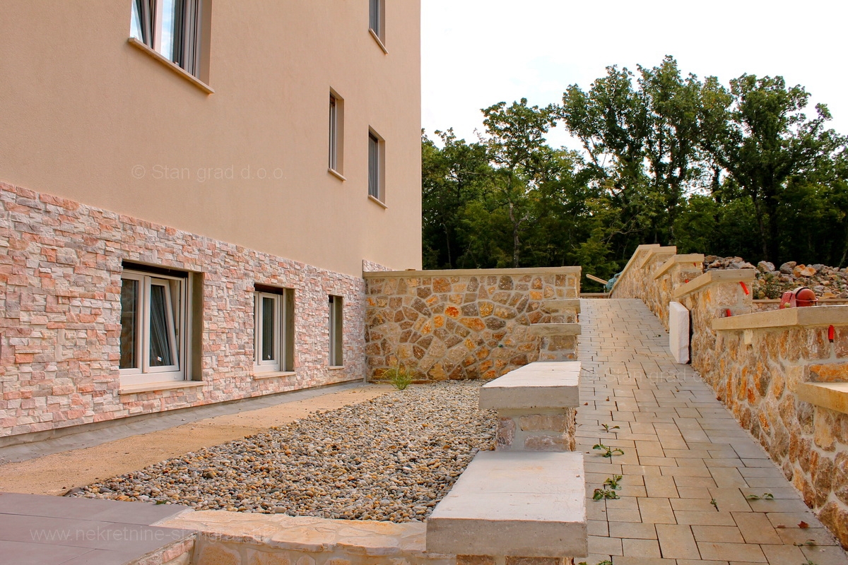 Njivice, nuova costruzione, appartamento con due camere da letto con una bellissima vista!