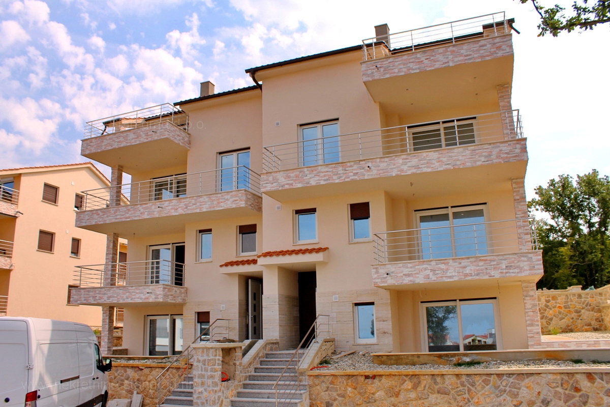 Njivice, nuova costruzione, appartamento con due camere da letto con una bellissima vista!