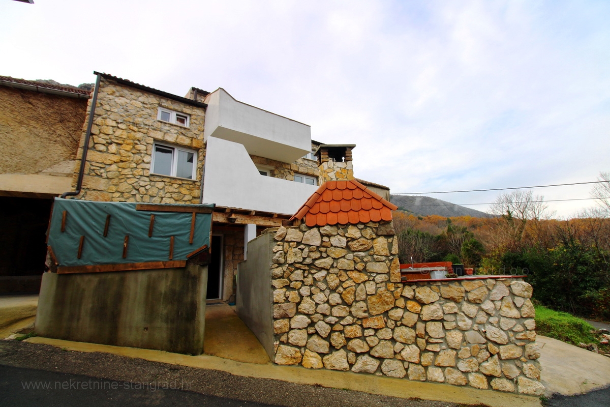 Novi Vinodolski, Tribalj, casa in pietra ristrutturata, IN VENDITA!