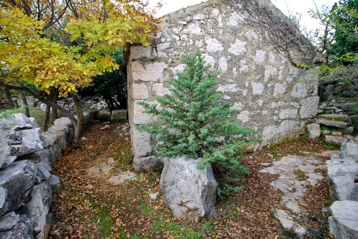 Dobrinj, dintorni, vecchia casa in pietra in vendita