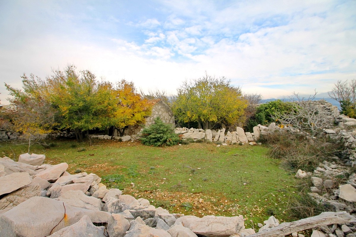 Dobrinj, dintorni, vecchia casa in pietra in vendita