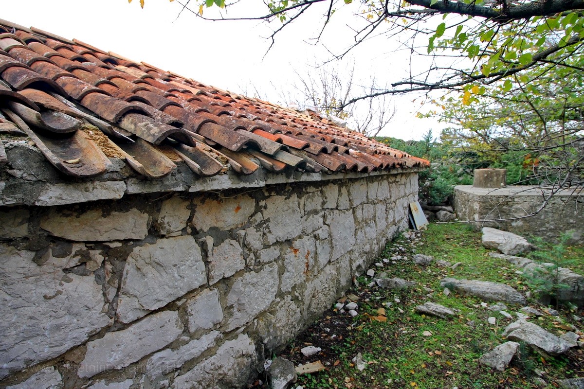 Dobrinj, dintorni, vecchia casa in pietra in vendita