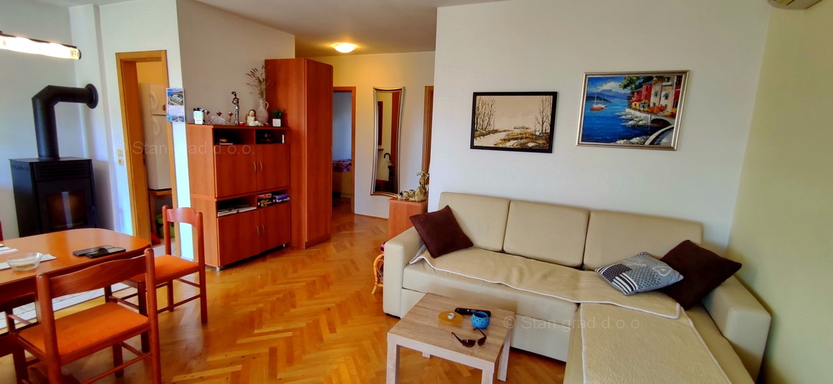 Malinska, appartamento al piano terra con giardino vicino al mare!